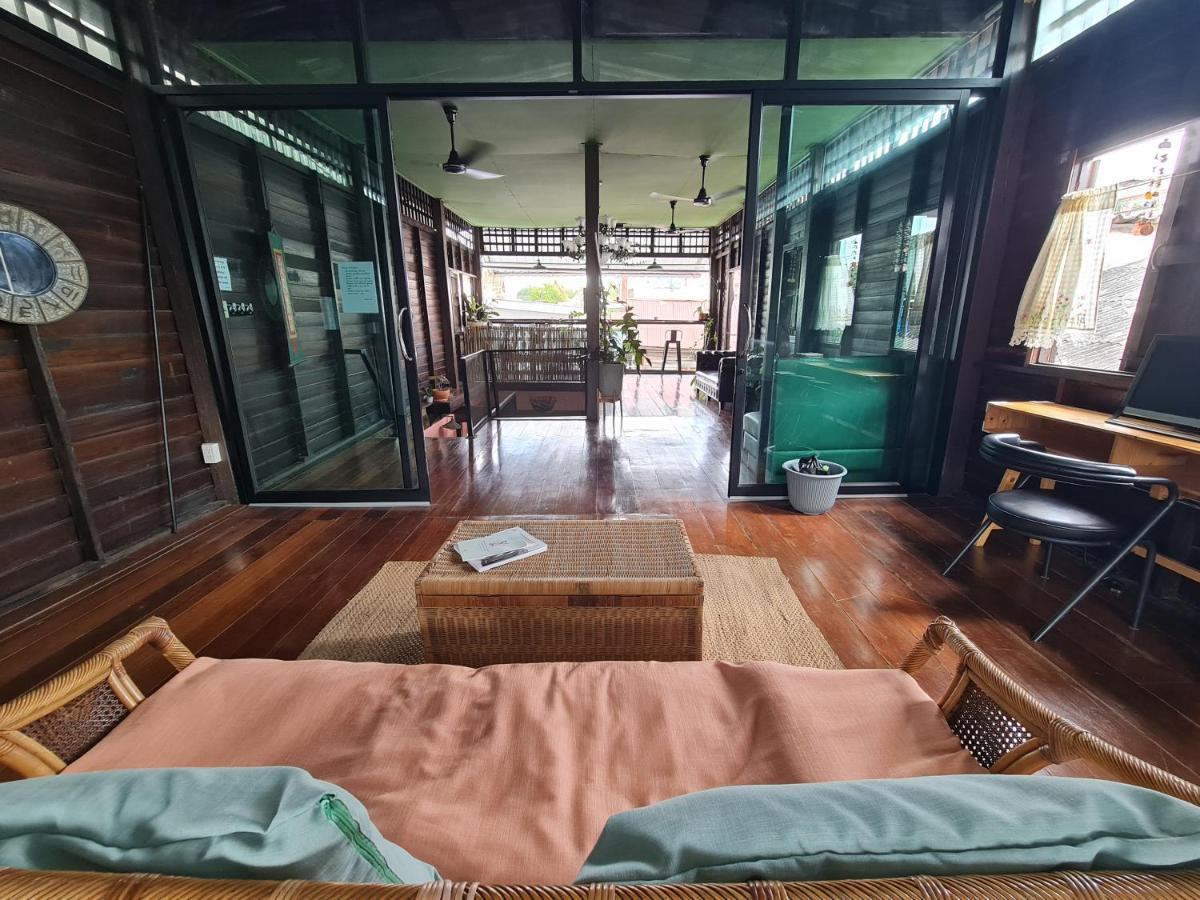 Non House Bangkok บ้านนอนโฮสเทล Exterior photo