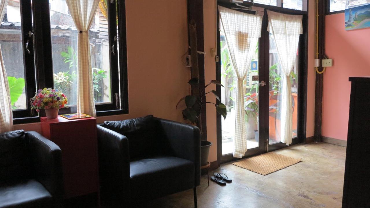 Non House Bangkok บ้านนอนโฮสเทล Exterior photo
